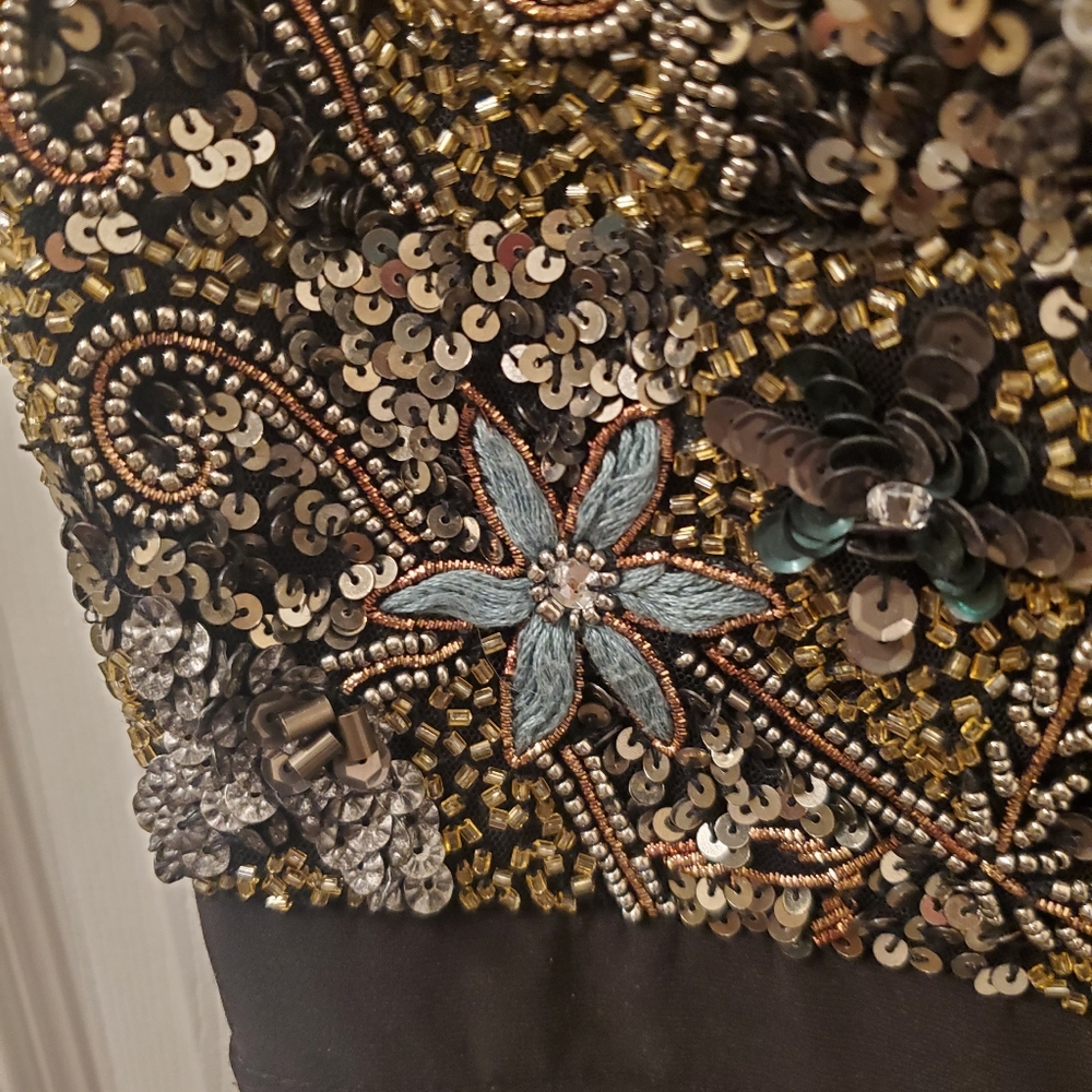 Adrianna Papell Elegant Black and Gold Sequin Embellished Long Dress - Picture 10 of 14
